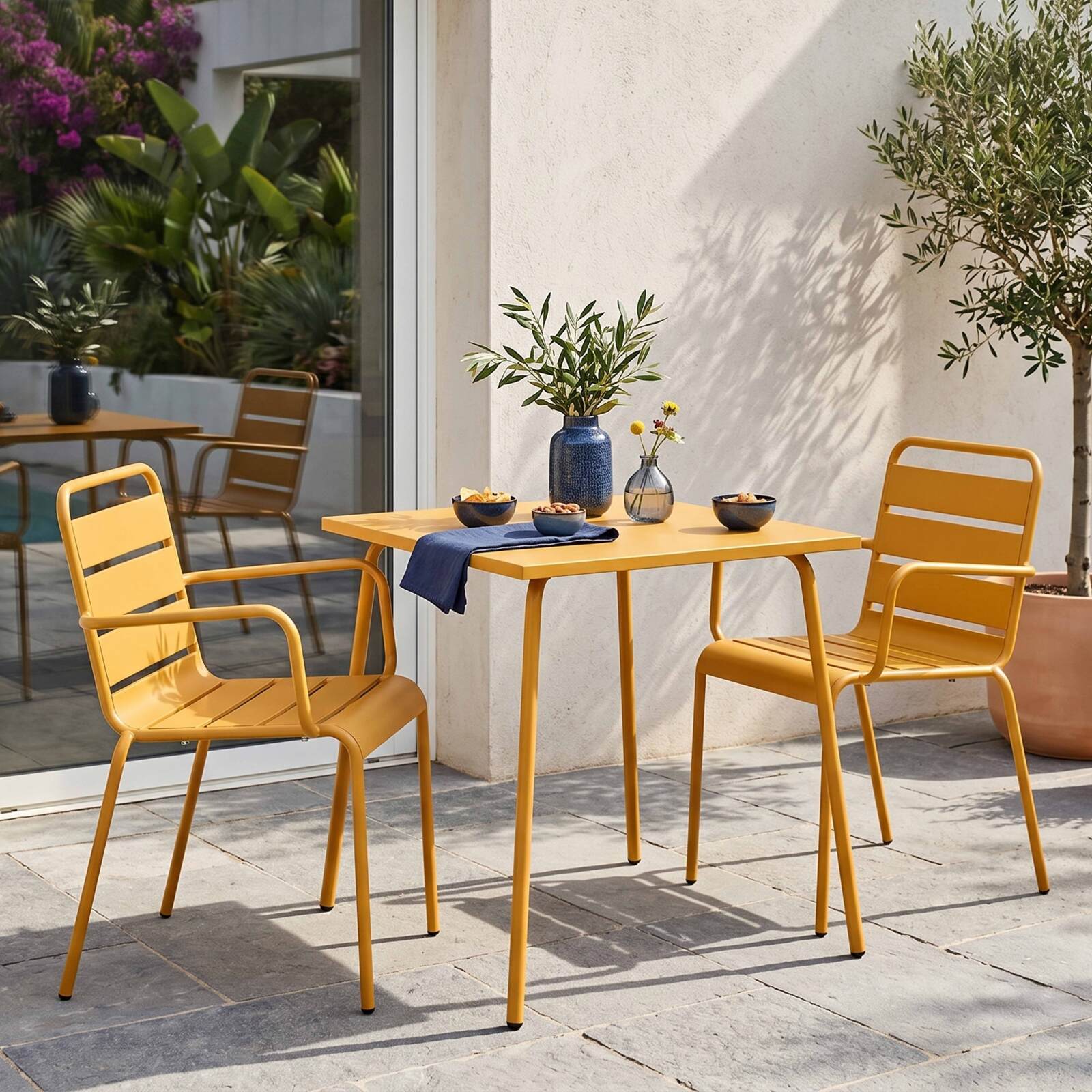 Tavolo da giardino bistrot quadrato in metallo 70x70 cm e 2 sedie con braccioli