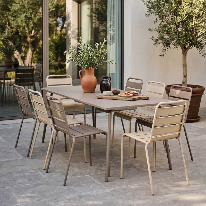 Tavolo da giardino in metallo 180x90 cm e 8 sedie spaiate