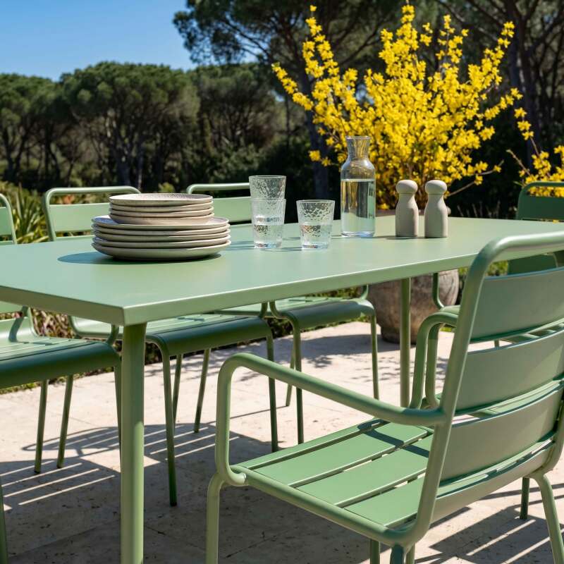 Tavolo da giardino in metallo 180x90 cm e 8 sedie con braccioli (3/7)