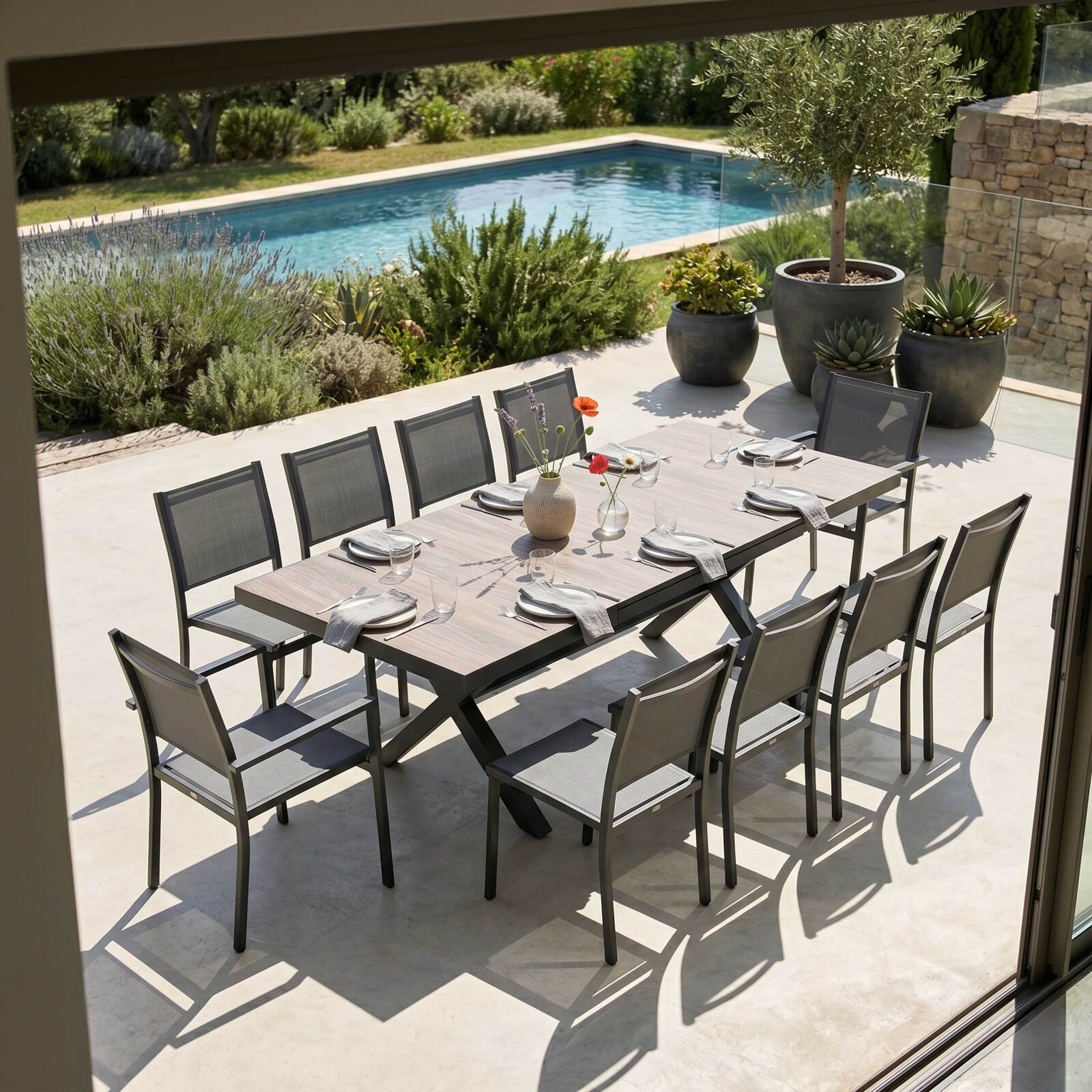 Tavolo da giardino allungabile in alluminio e ceramica effetto legno 8 a 12 persone 200/260x100 cm