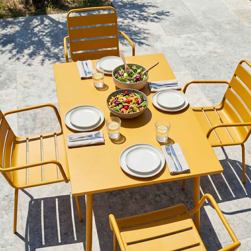 Tavolo da giardino in metallo 120x70 cm e 4 sedie con braccioli (2/7)