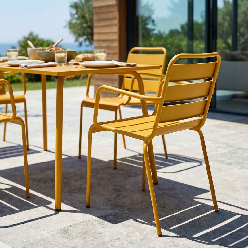Tavolo da giardino in metallo 120x70 cm e 4 sedie con braccioli (3/7)