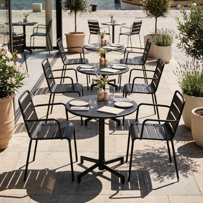 Tavolo da giardino bistrot rotonda inclinabile in metallo con piede incassato 70x70 cm e 2 sedie con braccioli (8/11)