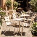 Tavolo da giardino bistrot rotonda inclinabile in metallo con piede incassato 70x70 cm e 2 sedie con braccioli