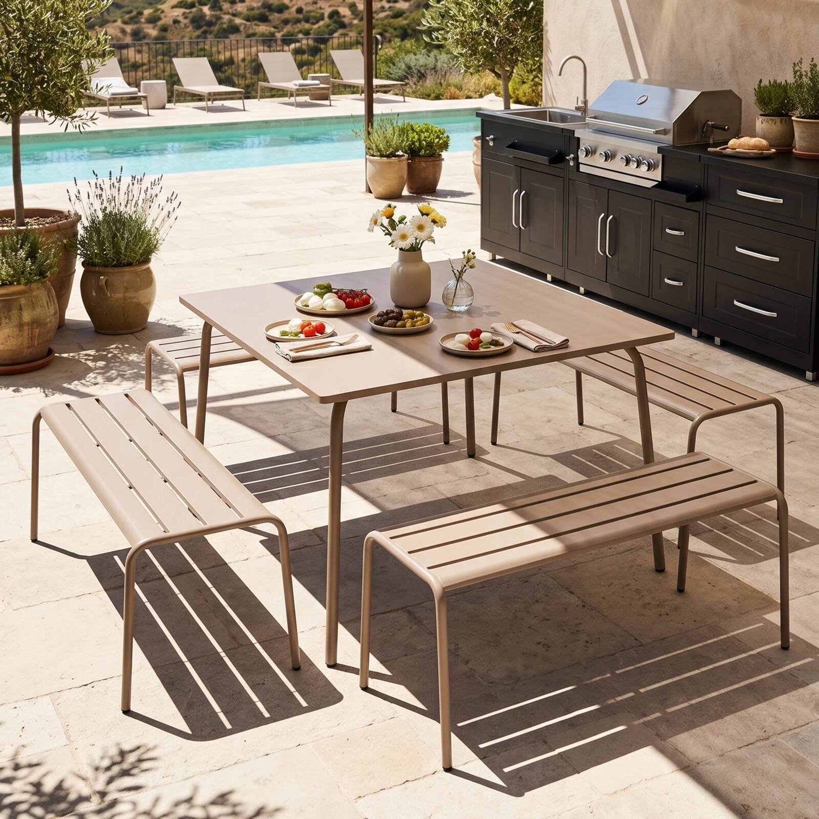 Tavolo da giardino quadrato in metallo 120x120 cm e 4 panche