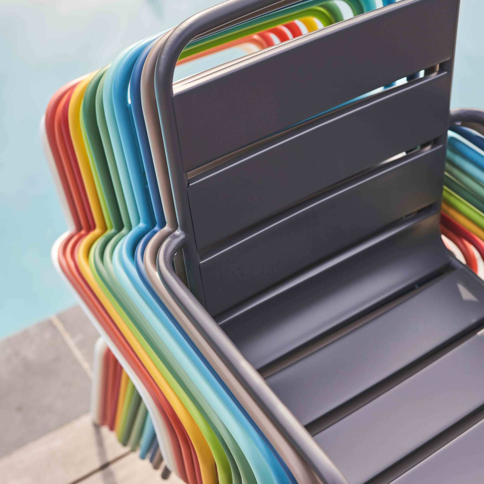 Sedia da giardino con braccioli in metallo