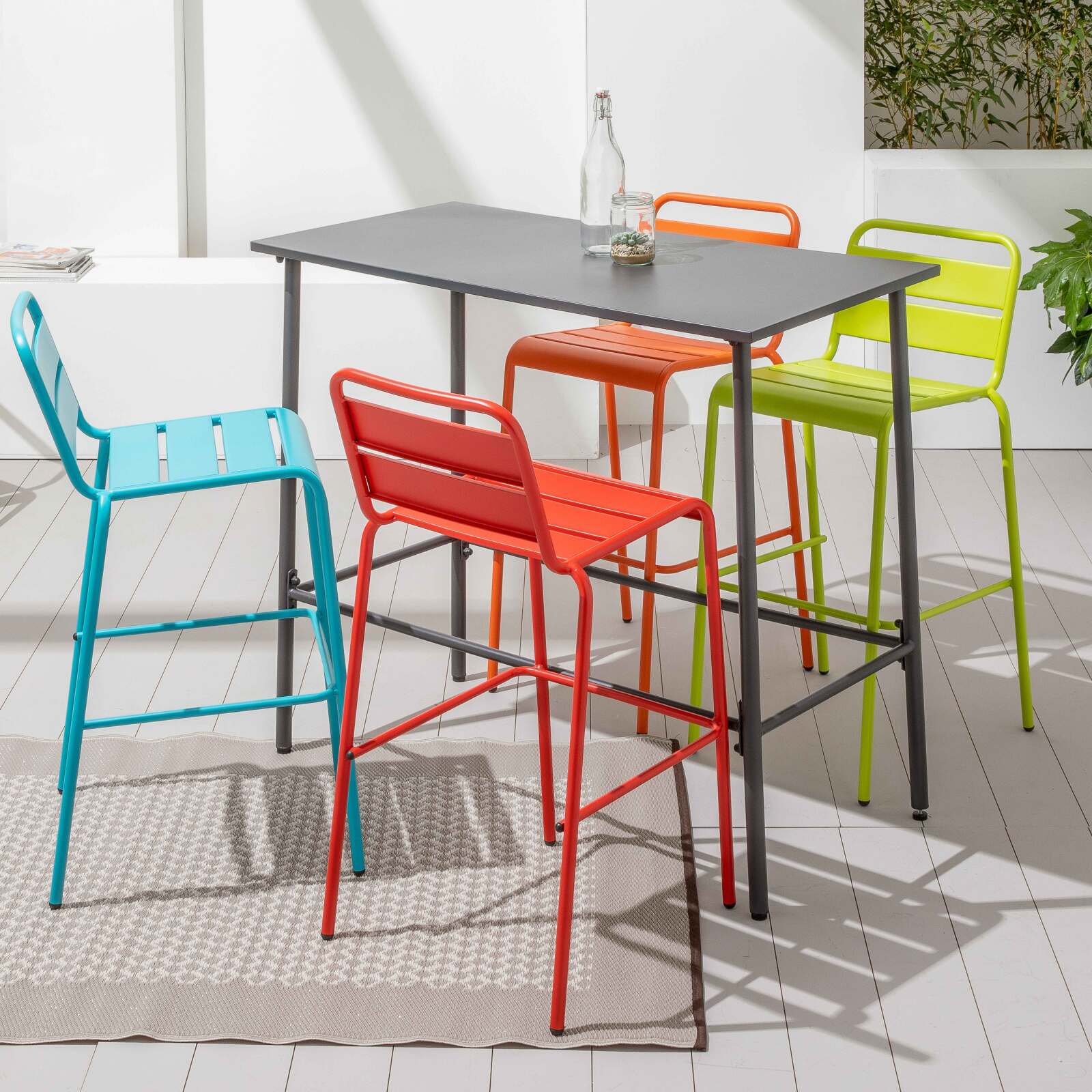 Tavolo alto da giardino (120 x 60 x 105 cm) in acciaio verniciato a polvere