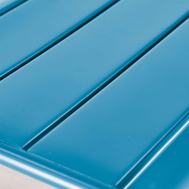 Poltrona bassa e poggiapiedi in metallo (6/7)