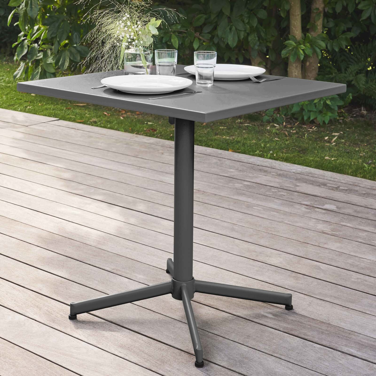 Tavolo da giardino quadrato reclinabile 70 x 70 cm + 4 sedie in metallo Tavolo da giardino quadrato reclinabile 70 x 70 cm + 4 sedie in metallo