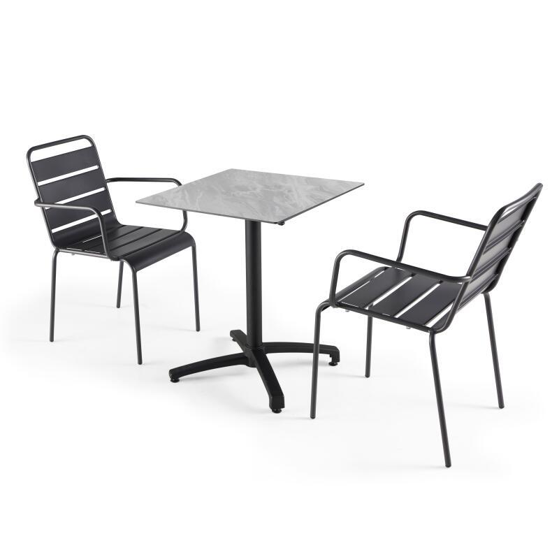 Tavolo inclinabile in laminato 60x60 cm con gamba nera e sedie in metallo