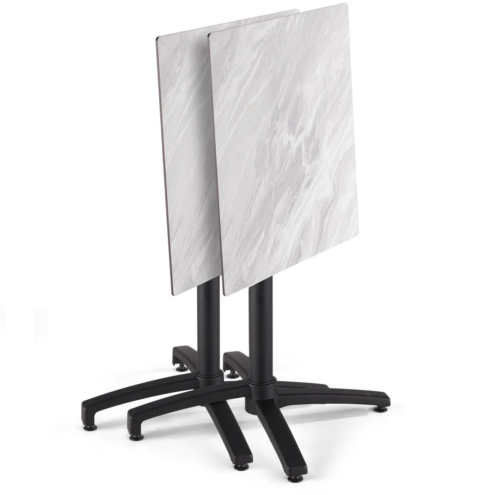 Tavolo inclinabile in laminato 70x70 cm con gamba nera e sedie in metallo