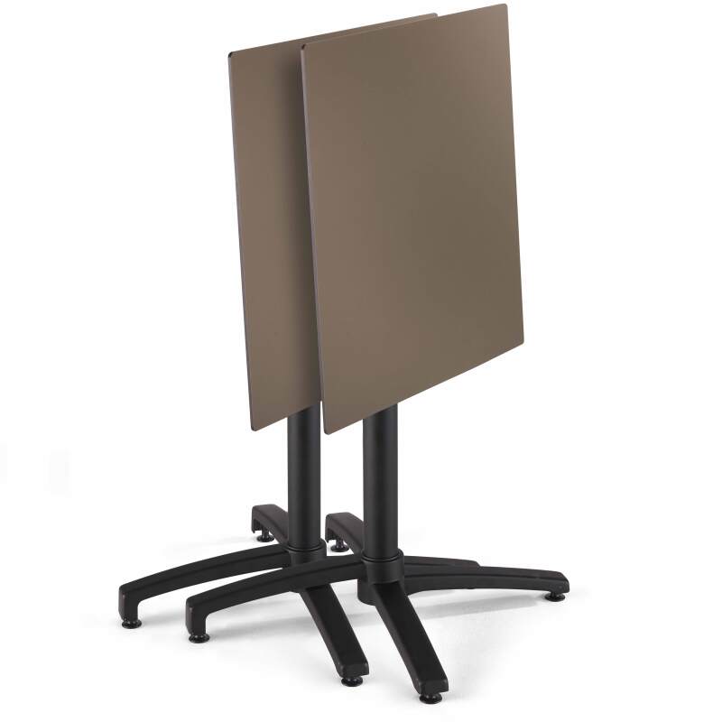 Tavolo inclinabile in laminato 70x70 cm con gamba nera e sedie in metallo