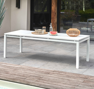 Quale arredamento da giardino scegliere per sistemare un giardino in città?